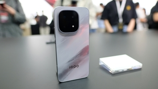 iQOO 15 高性能电竞屏 旗舰配置 护眼技术 长续航