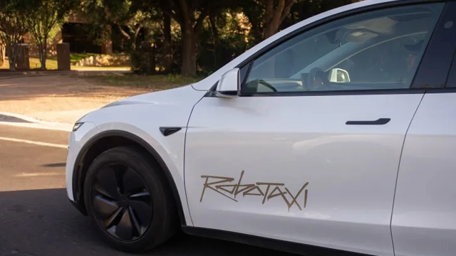 自动驾驶出租车服务监管困境与特斯拉技术推广挑战