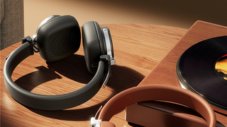 复古头戴耳机：Hi-Res音质与深度降噪的沉浸体验