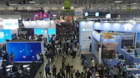 全球AI模型性能竞赛白热化 开源大模型超越闭源技术