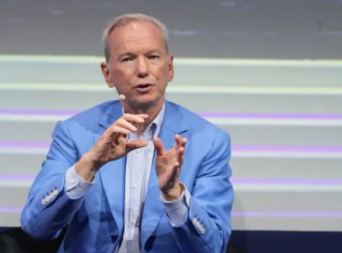 前谷歌CEO警告AI模型存在安全隐患，可能被黑客操控学习危险技能