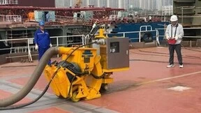 国内首台甲板抛丸机器人通过实船试验 开启船体除锈自动化新时代