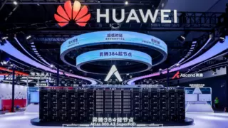 华为昇腾384超节点亮相人工智能大会，赋能千行万业AI应用