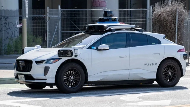 Waymo自动驾驶出租车违规超车校车被美交通局调查