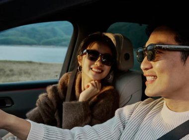 理想汽车发布AI眼镜Livis 1999元起支持蔡司镜片