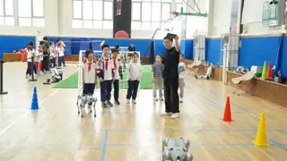 机器人机甲秀走进校园展现科技艺术融合魅力