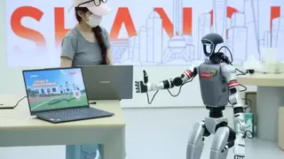 人形机器人迎来量产元年：技术突破与资本热潮共振下的产业化临界点