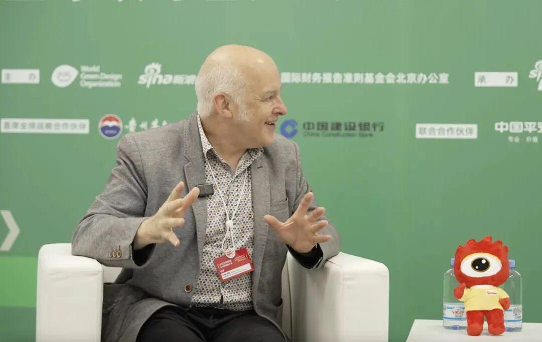 曼大教授：AI 无法替代人类创造力与情感联结