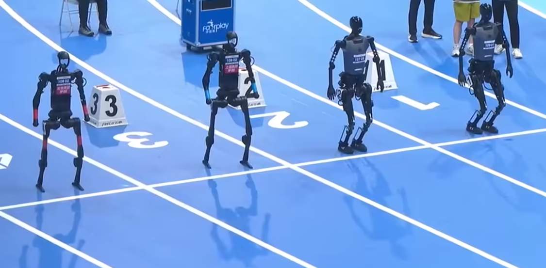 2025 年我国人形机器人整机企业超 140 家，发布产品超 330 款